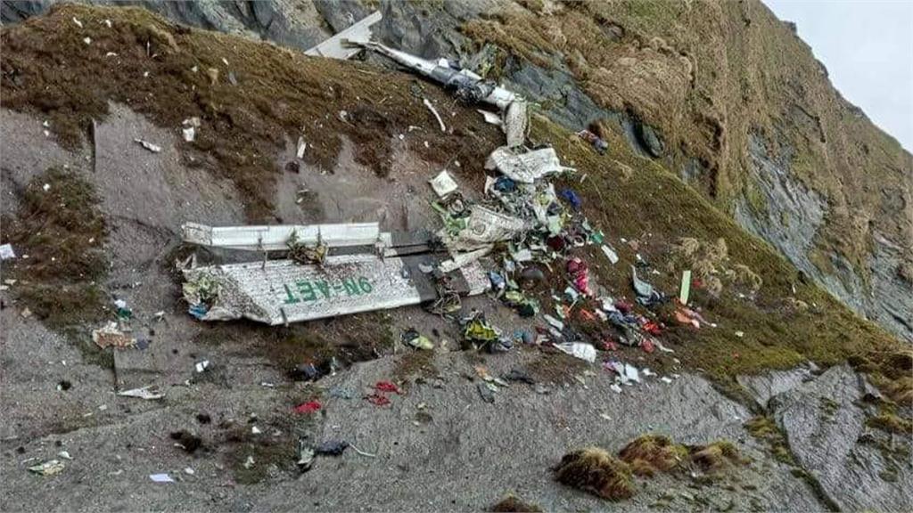 尼泊爾失事客機尋獲！機身斷成多節、遺體「面目全非」。圖／翻攝自尼泊爾軍方