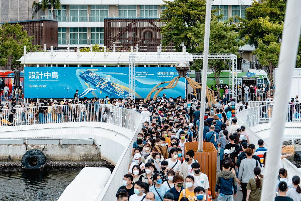 國慶連假首日47萬人搶登「設計中島」。圖／高雄市政府提供