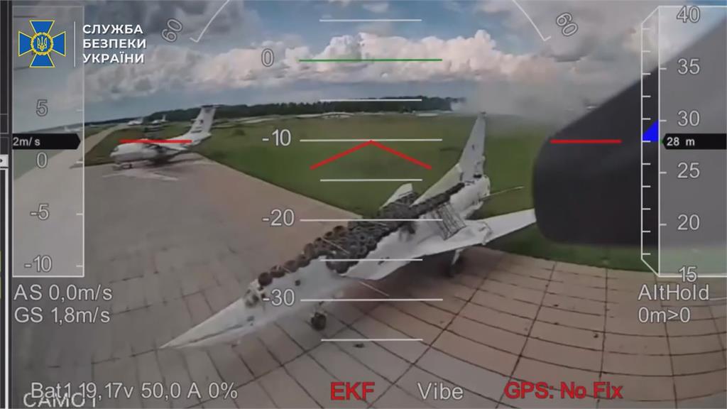 烏克蘭以貨櫃車運送無人機深入俄境，奇襲軍機場。圖／畫面攝自AP