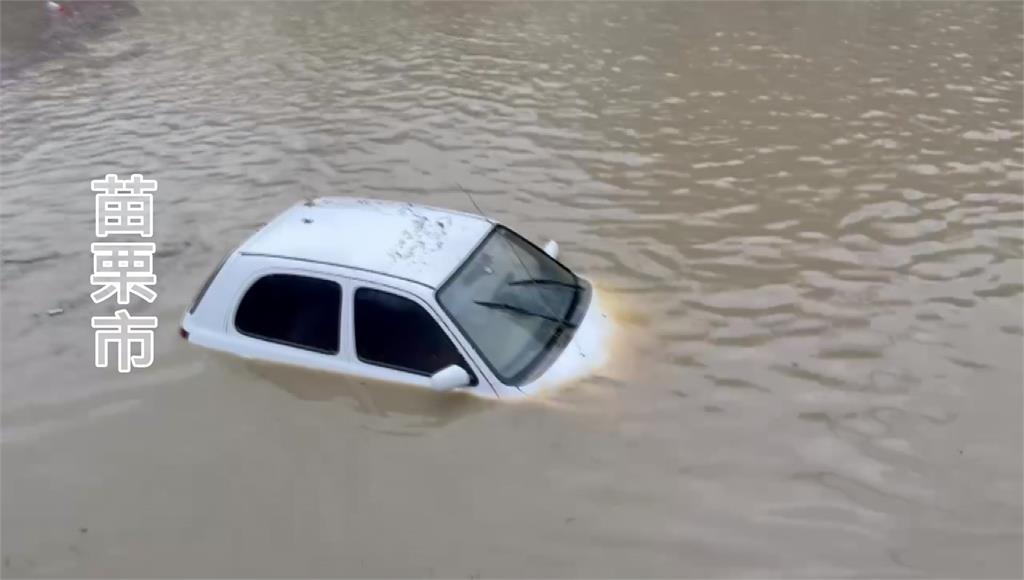 苗栗暴雨狂炸 地下隧道被淹沒「2車幾乎滅頂」