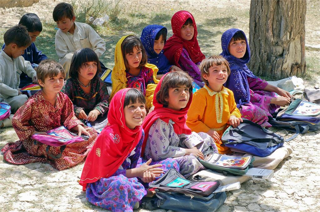 有阿富汗母親忍痛將女兒賣出。示意圖／翻攝自Pixabay