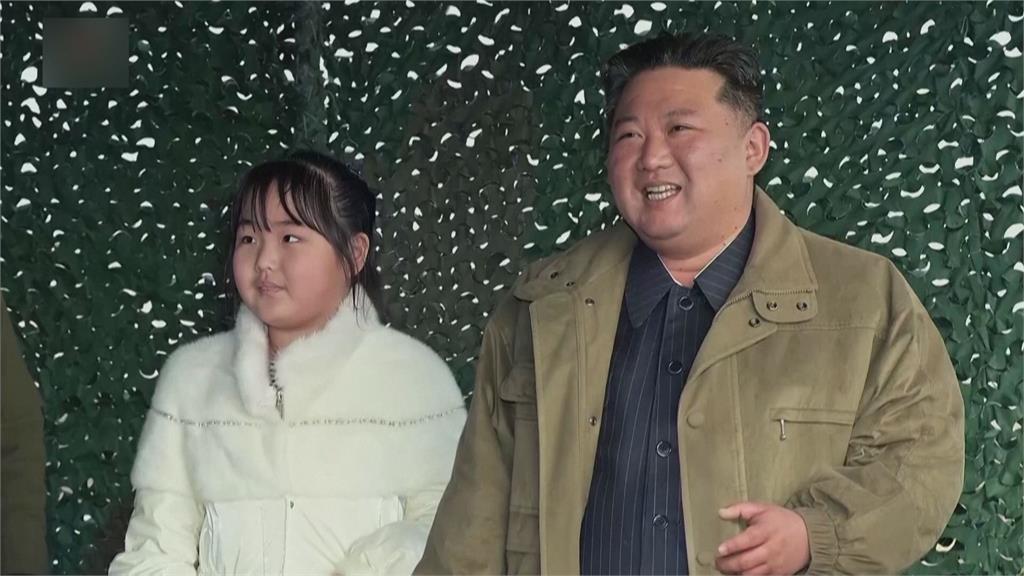 北韓領導人金正恩與他女兒金主愛。圖／美聯社