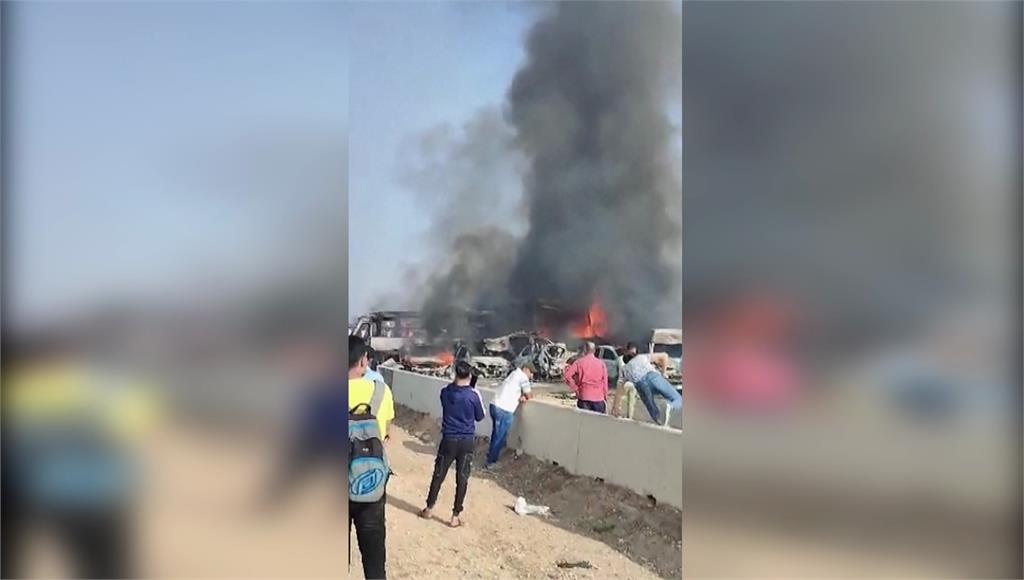 埃及發生連環車禍釀35死、53傷。圖／APTN、路透社