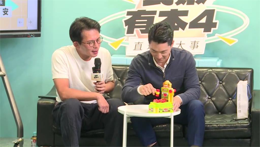 喊攜手平「安鼠之亂」！蔣萬安合體黃國昌玩自拍 還玩....打地鼠