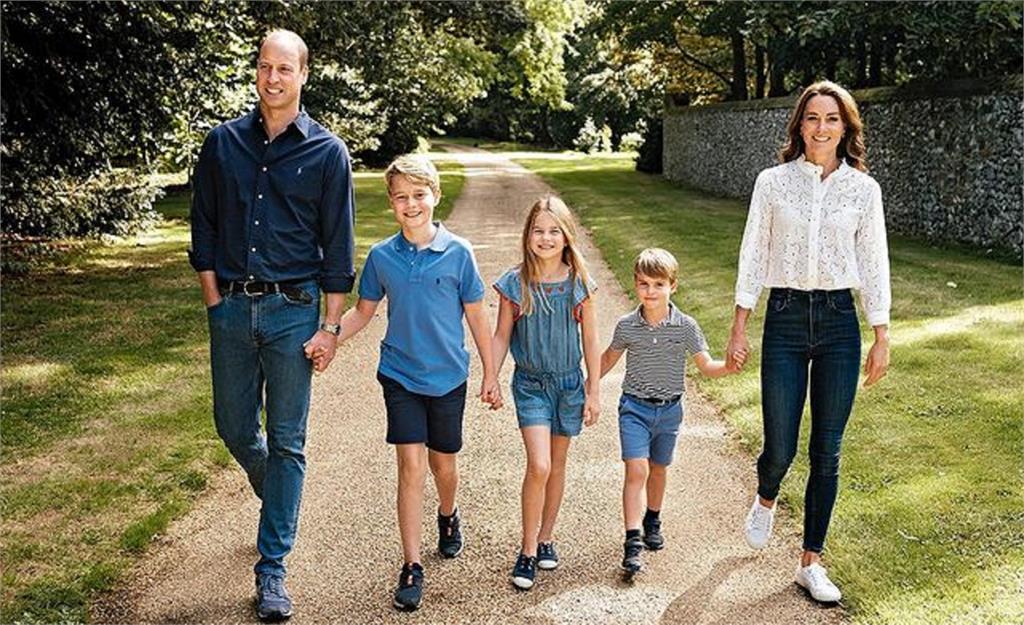 英國威廉王子、凱特王妃一家五口耶誕賀卡。圖／翻攝自IG@princeandprincessofwales