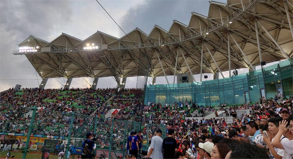 U12世界盃少棒賽今天坐滿8千名球迷為中華隊加油。圖／球迷提供