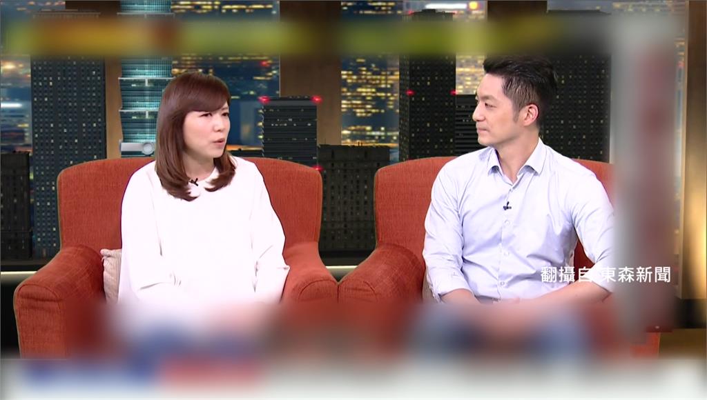 國民黨台北市長候選人蔣萬安和太太一同上節目專訪，暢聊兩人愛情故事。圖／翻攝自東森新聞