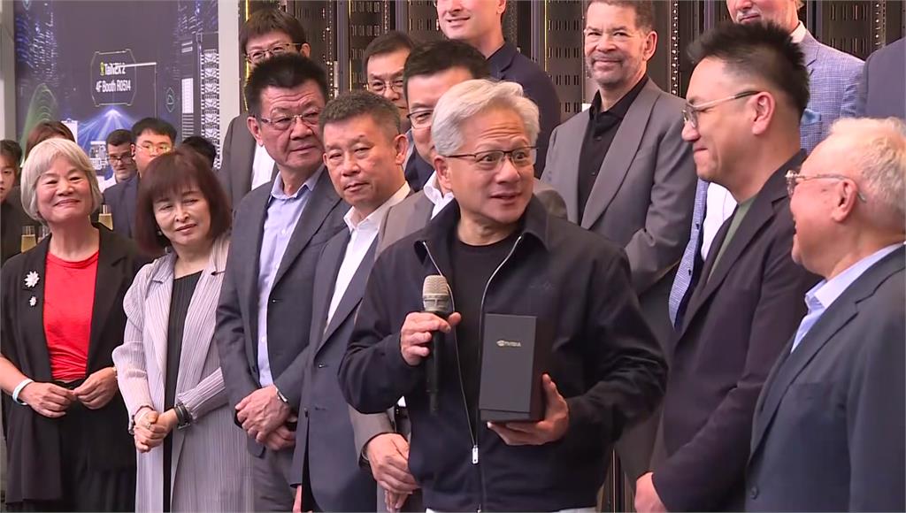 兆元宴後再聚供應鏈　黃仁勳乾杯謝台灣夥伴喊「沒有你們做不到」