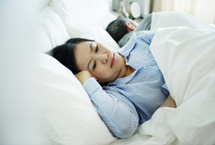 更年期怎麼睡都好累？醫揪「3原因」作怪 常無故頭痛注意了