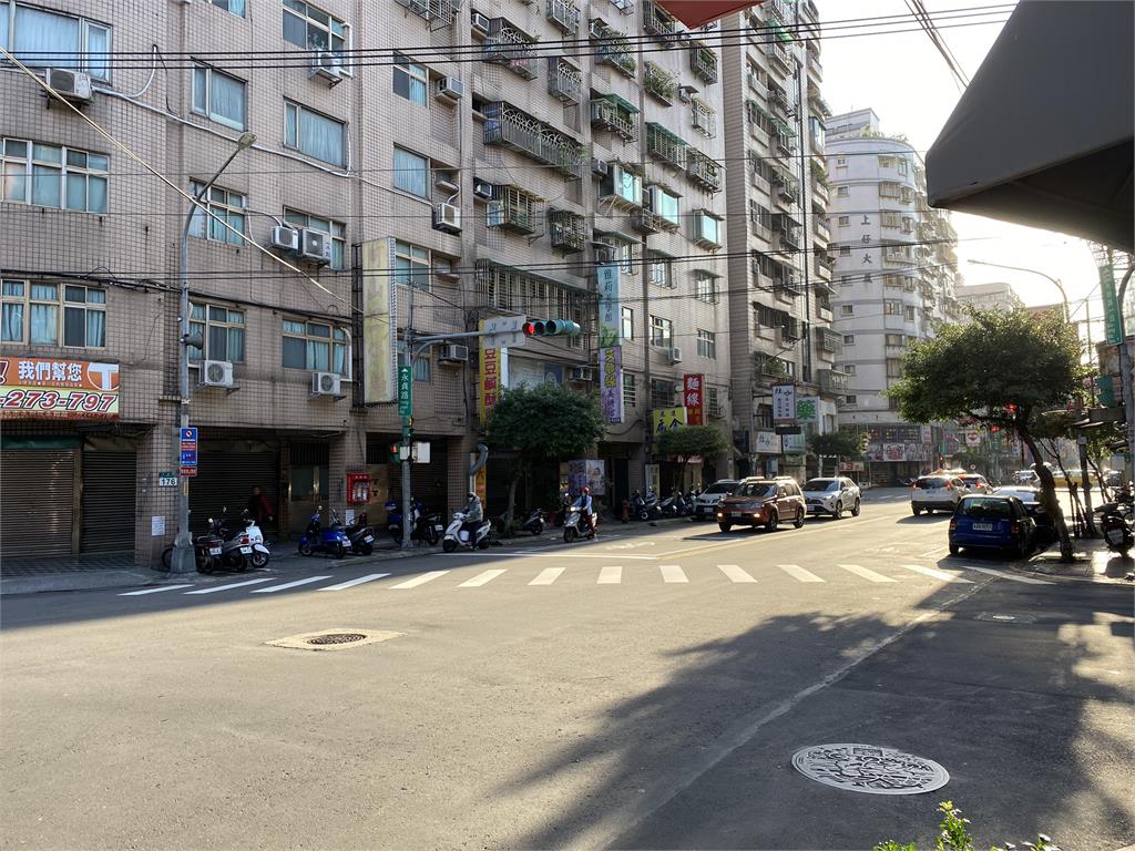 中南部4縣市局部地區飆36度，氣象局發布高溫橙色燈號。圖：胡立夫 攝