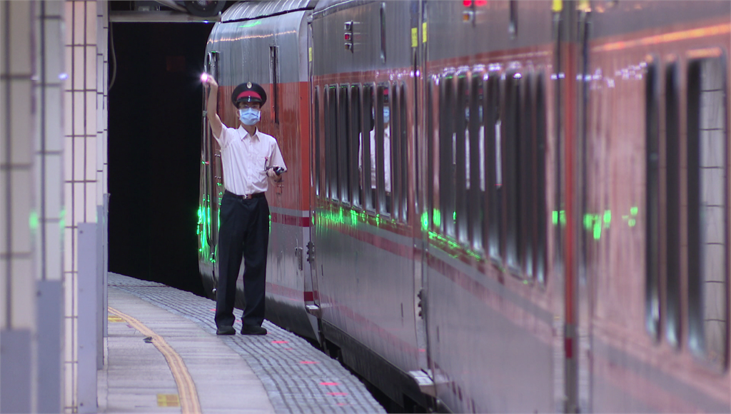 五月天花蓮公益演唱會「台鐵連3天加開列車」 明天0時搶票