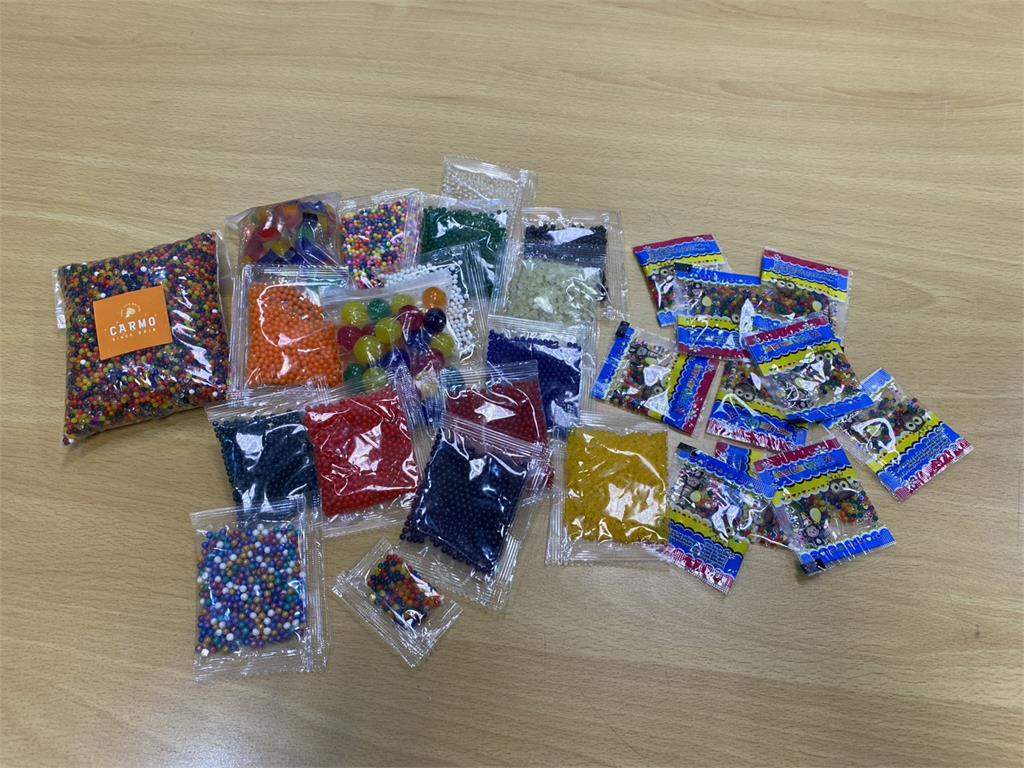新北市消保官抽查市面販售的水晶寶寶。圖／翻攝自新北市政府法制局網站