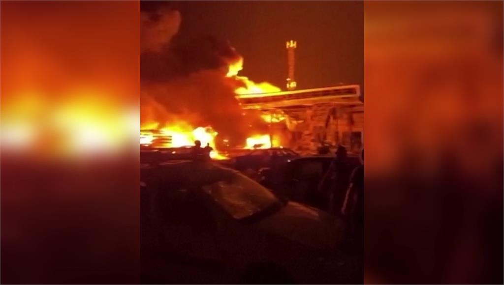 俄羅斯南部汽車維修廠及加油站爆炸。圖／美聯社