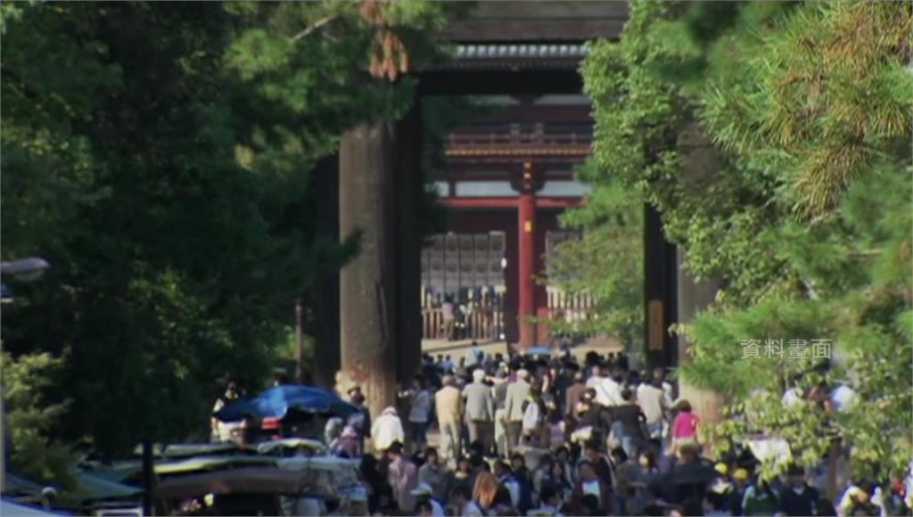 奈良東大寺外駕駛暴衝，62歲台男頭重創亡。圖／美聯社（資料畫面）