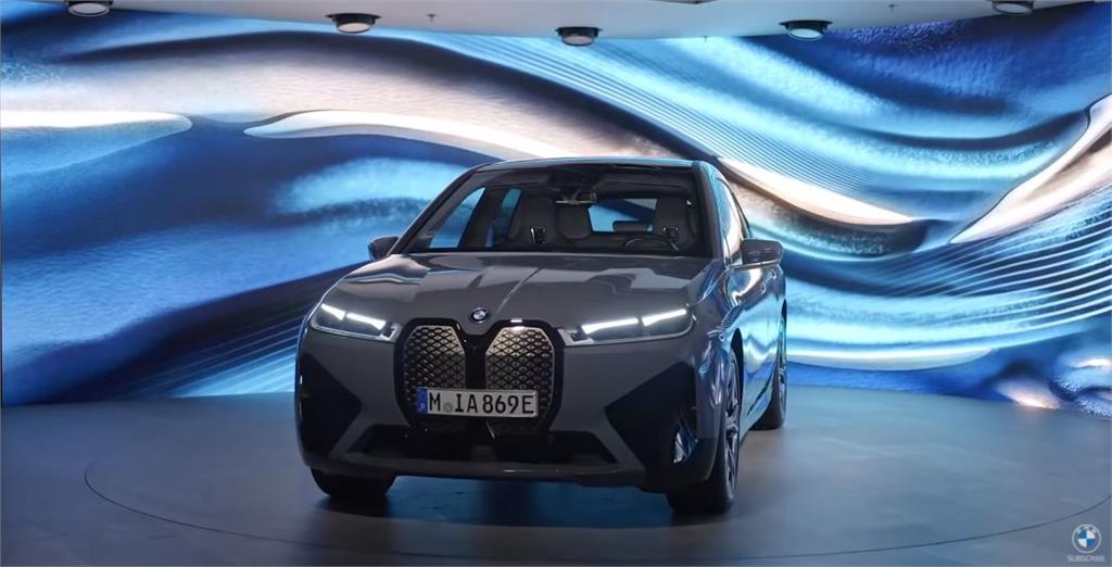 BMW與元太科技推出「iX Flow」概念車。圖／翻攝自YouTube@BMW