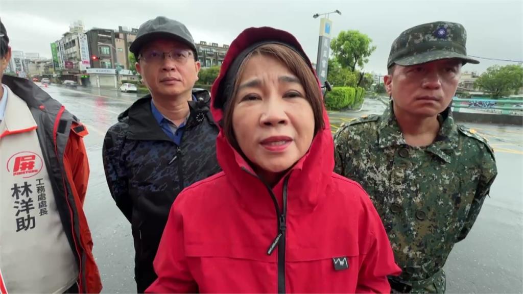 屏東豪雨淹水「太晚宣布放假」挨轟 周春米：深感抱歉