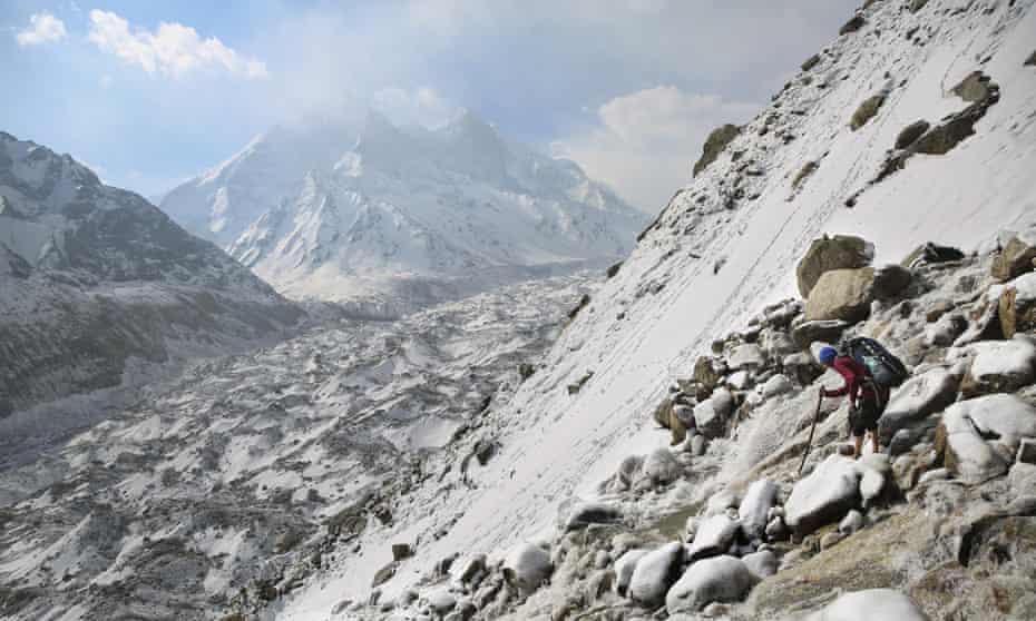 印度喜馬拉雅山區發生雪崩意外。圖／翻攝自推特@hathn97798005