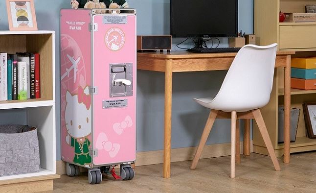 長榮航空Hello Kitty輕量化餐車於長榮航空樂e購開賣。圖／長榮航空提供