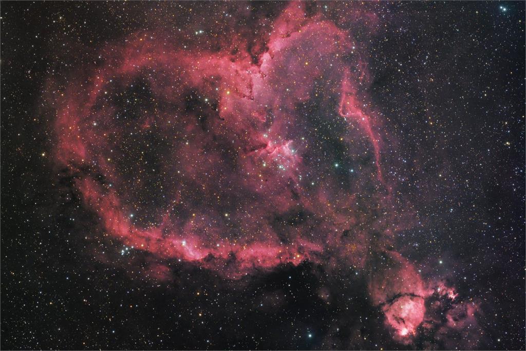 由瑞士天文攝影家Daniel Marquardt 所拍攝的「情人節星雲」。圖／台北市立天文館提供