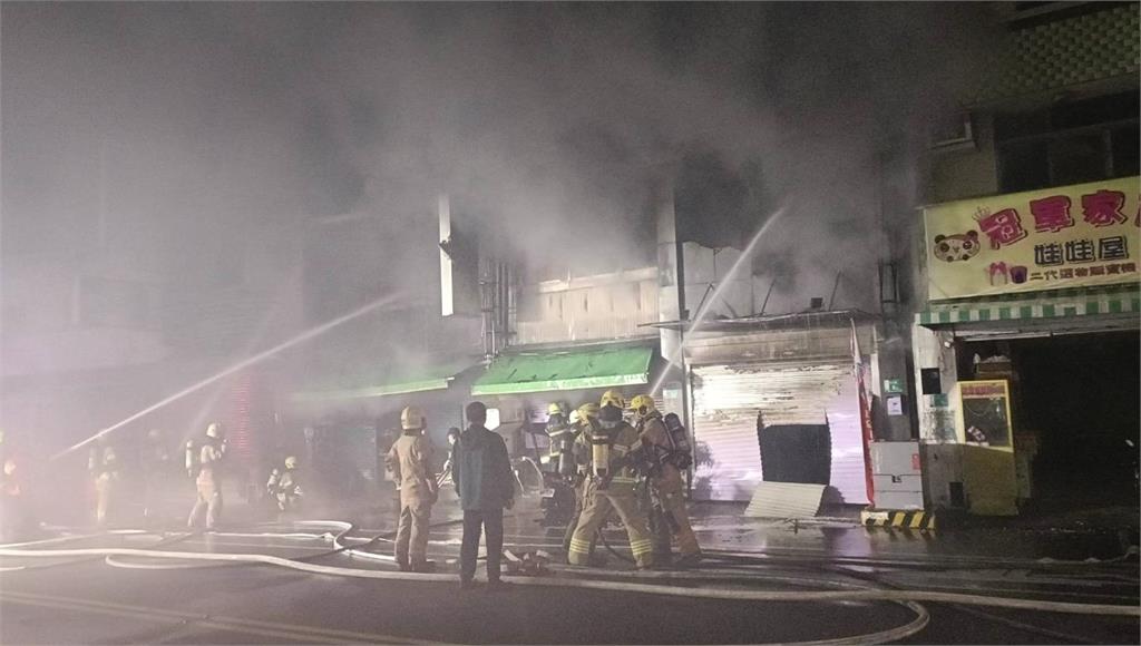 黑煙竄天！台南新營某髮廊大火 知名粉漿蛋餅、雞魯飯老店也受害