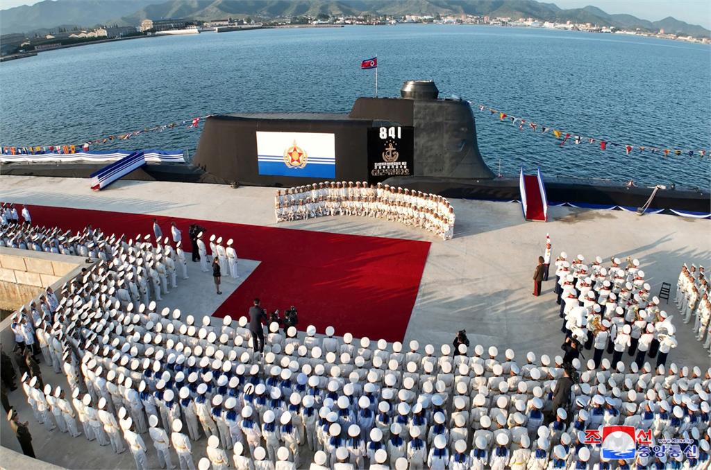 北韓宣布首艘戰術核攻擊潛艦下水。圖／朝中社
