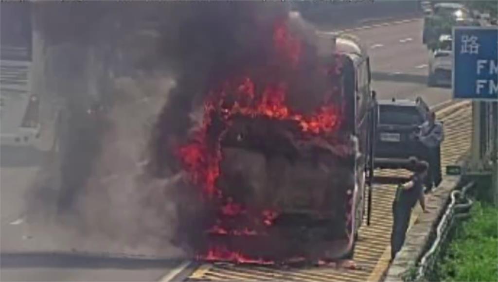 國光客運國道突起火 9乘客驚險逃生