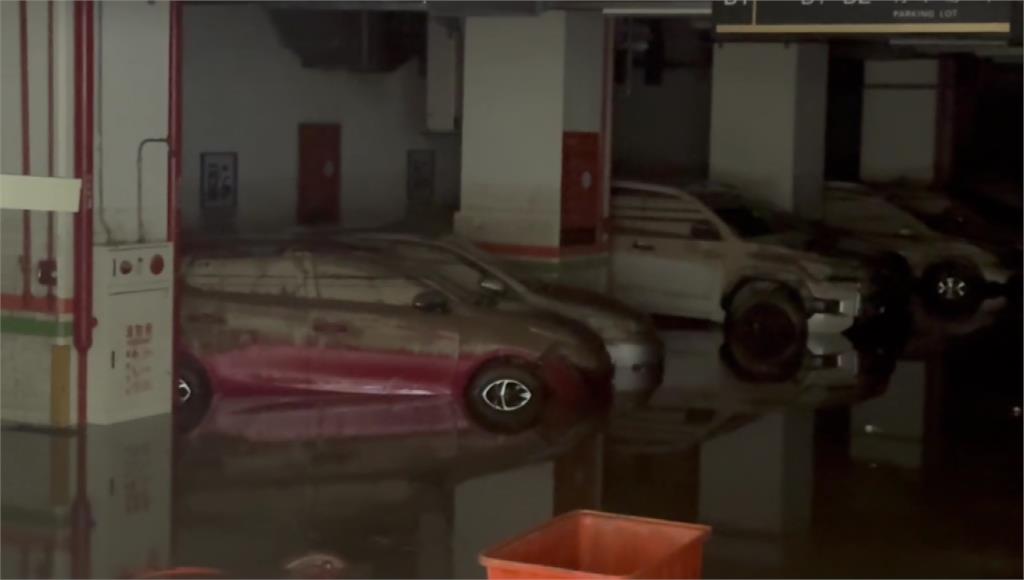 地下室30輛車「浮出水面」全淤泥！煙波飯店：免房費、啟動保險賠償