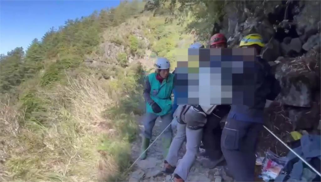 登玉山失足「墜50米邊坡」　男手抓樹枝幸獲救