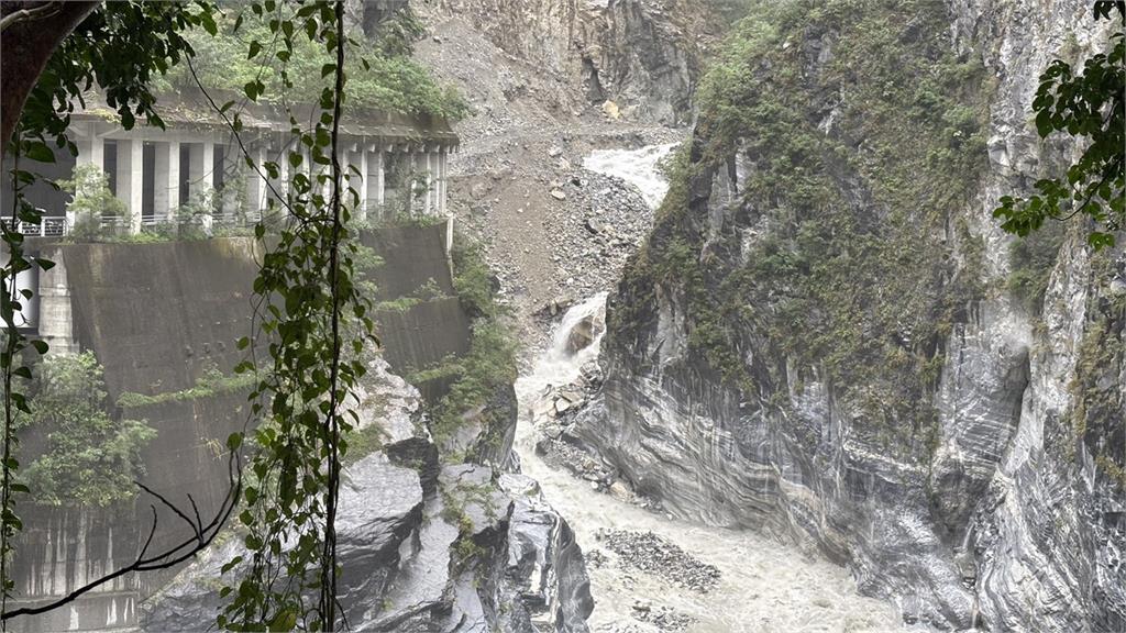 花蓮立霧溪堰塞湖溢流加大可能潰決！ 林保署緊急通報下游淨空