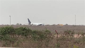 又出事！波音737在塞內加爾衝出跑道起火 釀10...