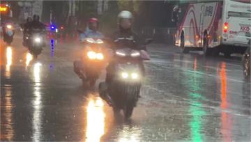 鋒面南移！ 南投以南7縣市發布大雨特報