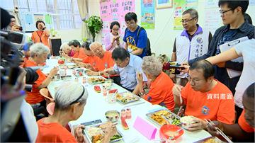 台北市府決議：老人共餐維持辦理