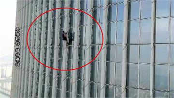 蜘蛛人？ 英國男危險攀爬南韓樂天世界塔
