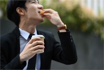 早上喝咖啡恐「害血壓飆」？醫示警揭關鍵 這4類人...