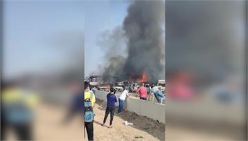 埃及北海岸公路連環追撞 至少35死、53傷