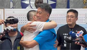 基隆經歷2次罷免...林沛祥、謝國樑「大擁抱」 ...
