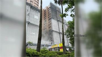 台大醫院驚傳外牆「整片鷹架倒塌」 砸中車輛、幸無...