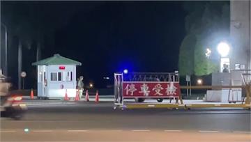 男持刀騎車闖陸軍步校　摔車後遭軍方壓制