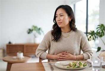 常常胃脹、便祕還胃酸逆流？醫曝「背後元凶」  小...