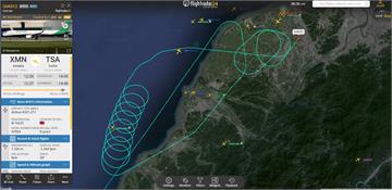 午後大雷雨！立榮航空「整齊繞8圈」等降落 網笑：...