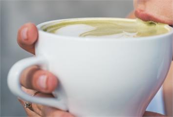 喝咖啡、茶不算補水？營養師點破真相 你被騙很多年...