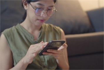 手指卡住伸不直？ 醫揭「做這動作」最傷 不自覺可...