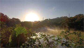 好冷！新竹清晨僅6.8度 湖面冒煙如溫泉美翻