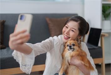 拍照閃光燈會讓白內障惡化？眼科醫揭「真正元凶」很多人都不知道要防