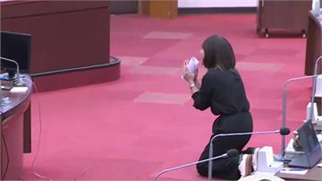 議員下跪被陳其邁點名「違法關說」提告 高市府：整...