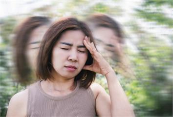 頭暈還是眩暈？ 醫教「1招」快速分辨