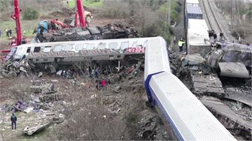 希臘2列車高速對撞至少36死 倖存乘客：車廂內一...