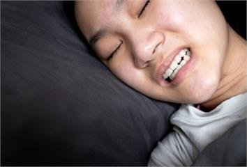 磨牙不是小事！夜晚「咬牙切齒」恐釀多種病變  這...