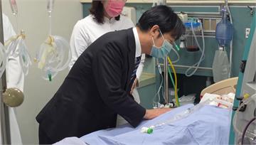 台電員工搶修觸電命危 賴總統探視在病床邊打氣