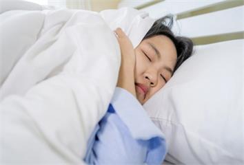 日間小睡超過1小時　「1疾病」風險增加46％